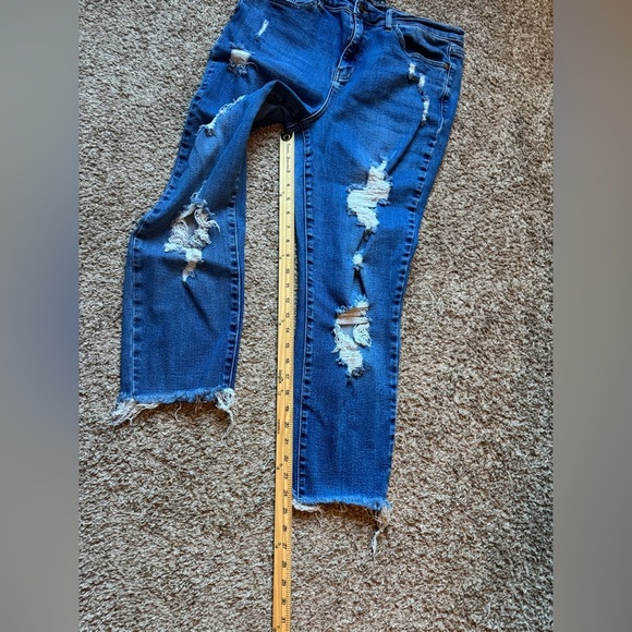 Judy Blue Boyfriend fit distressed jeans crop length - Picture 5 of 8